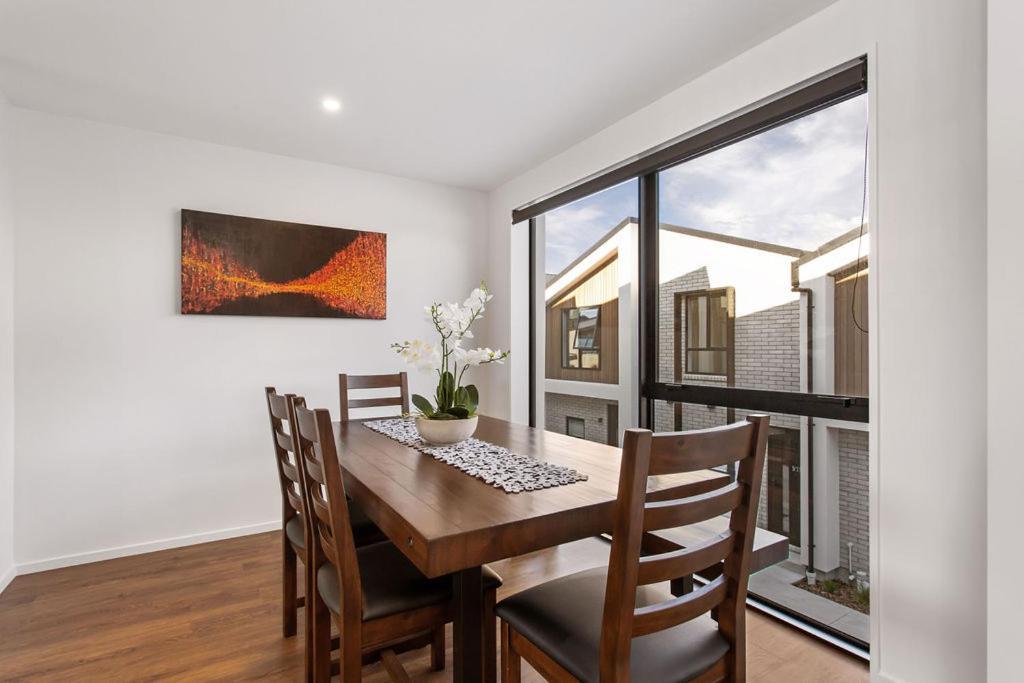 Stylish Brand New Sunny 3Bdrm 3Bth Garage Sleeps 6 Leilighet Christchurch Eksteriør bilde